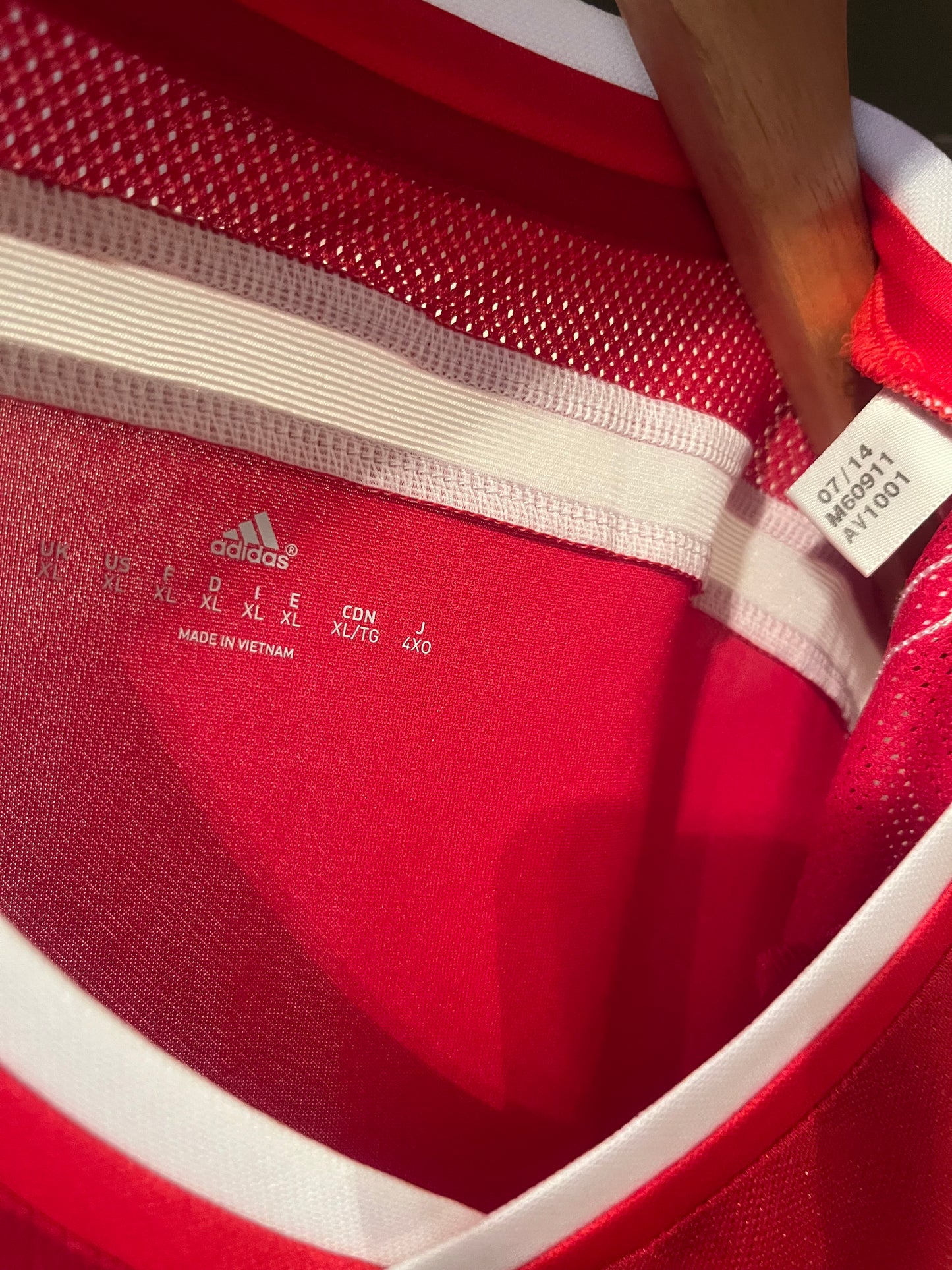 Aberdeen 2014/2015 Home Football Shirt Extra Large - Fits Large - Player Issue - Long Sleeve