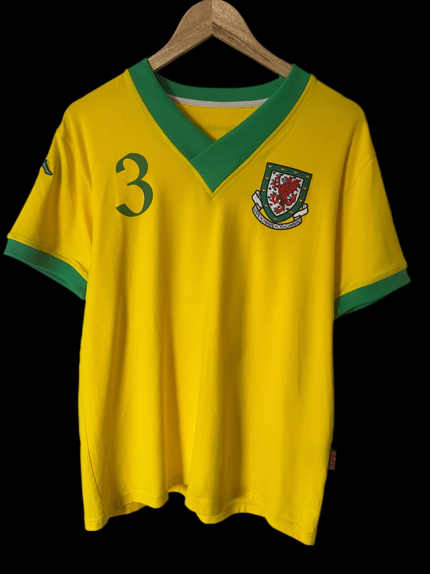Wales 2006 Away Football Shirt Large - Fits Small/Medium - Gareth Bale