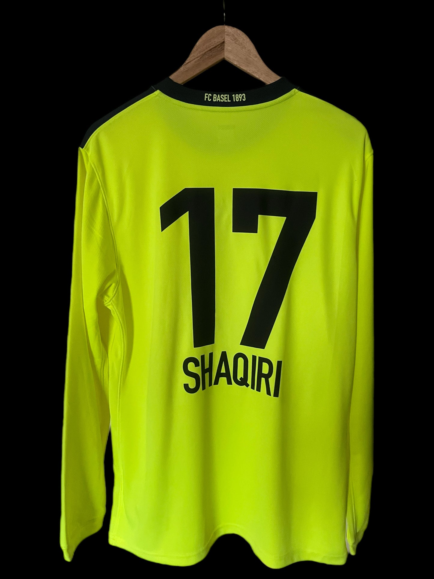 FC Basel 2009/2011 Away Football Shirt Extra Large - Fits Large - Xherdan Shaqiri - Long Sleeve