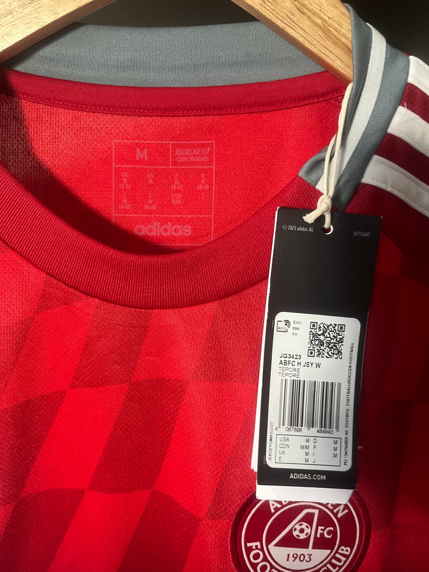 BNWT Aberdeen 2024/2025 Home Medium - Squad Signed