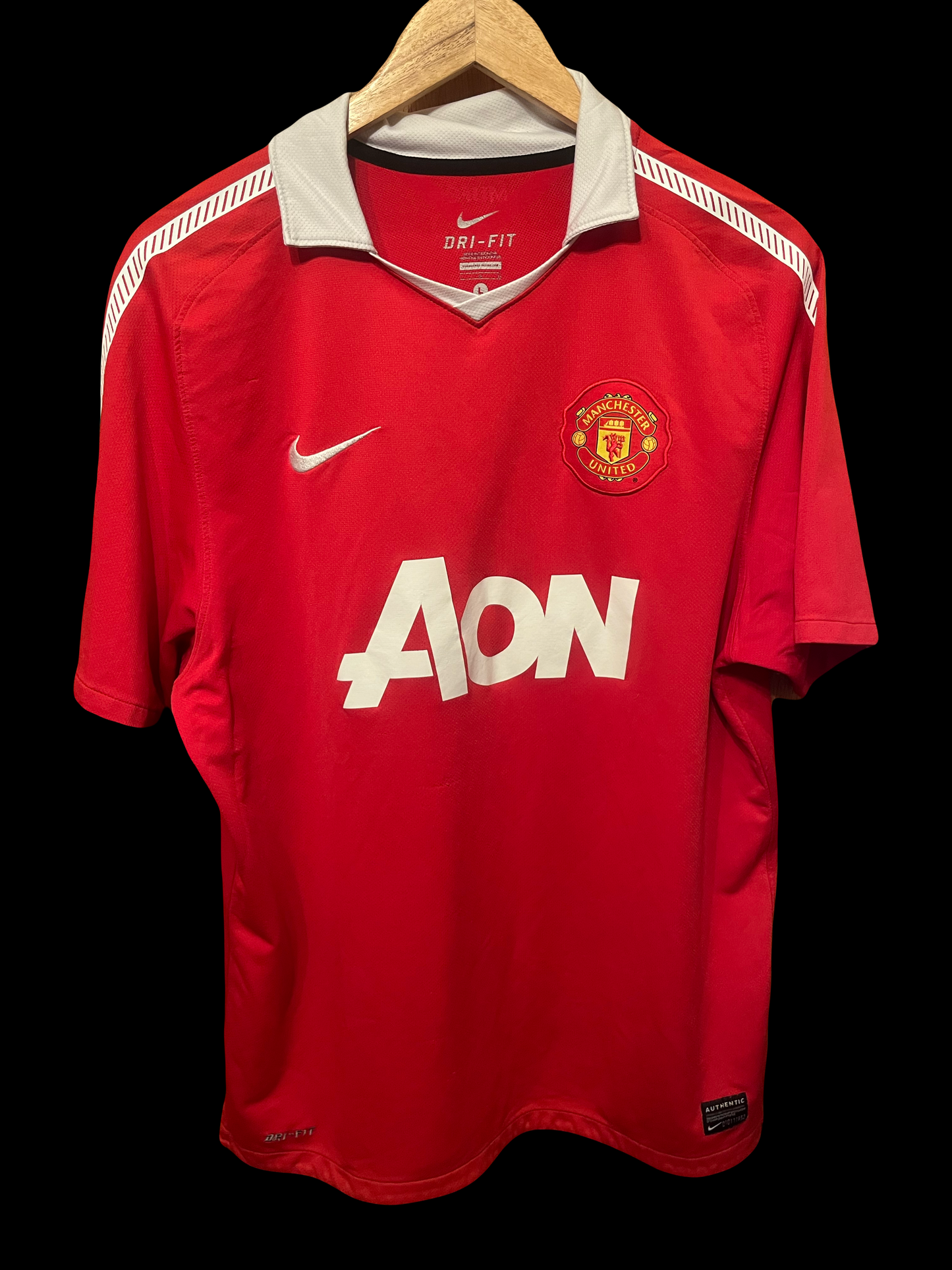 Manchester United 2010/2011 Home Football Shirt Large - Nani