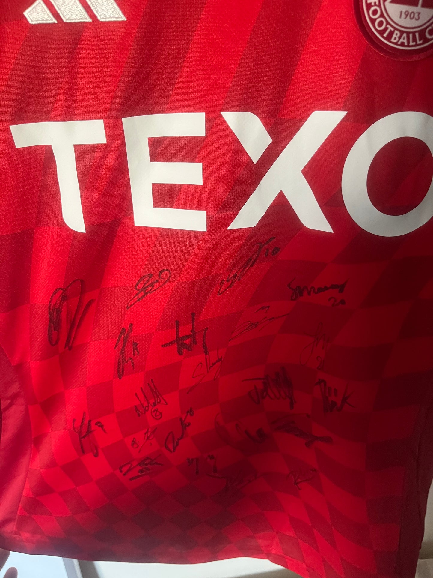 BNWT Aberdeen 2024/2025 Home Medium - Squad Signed
