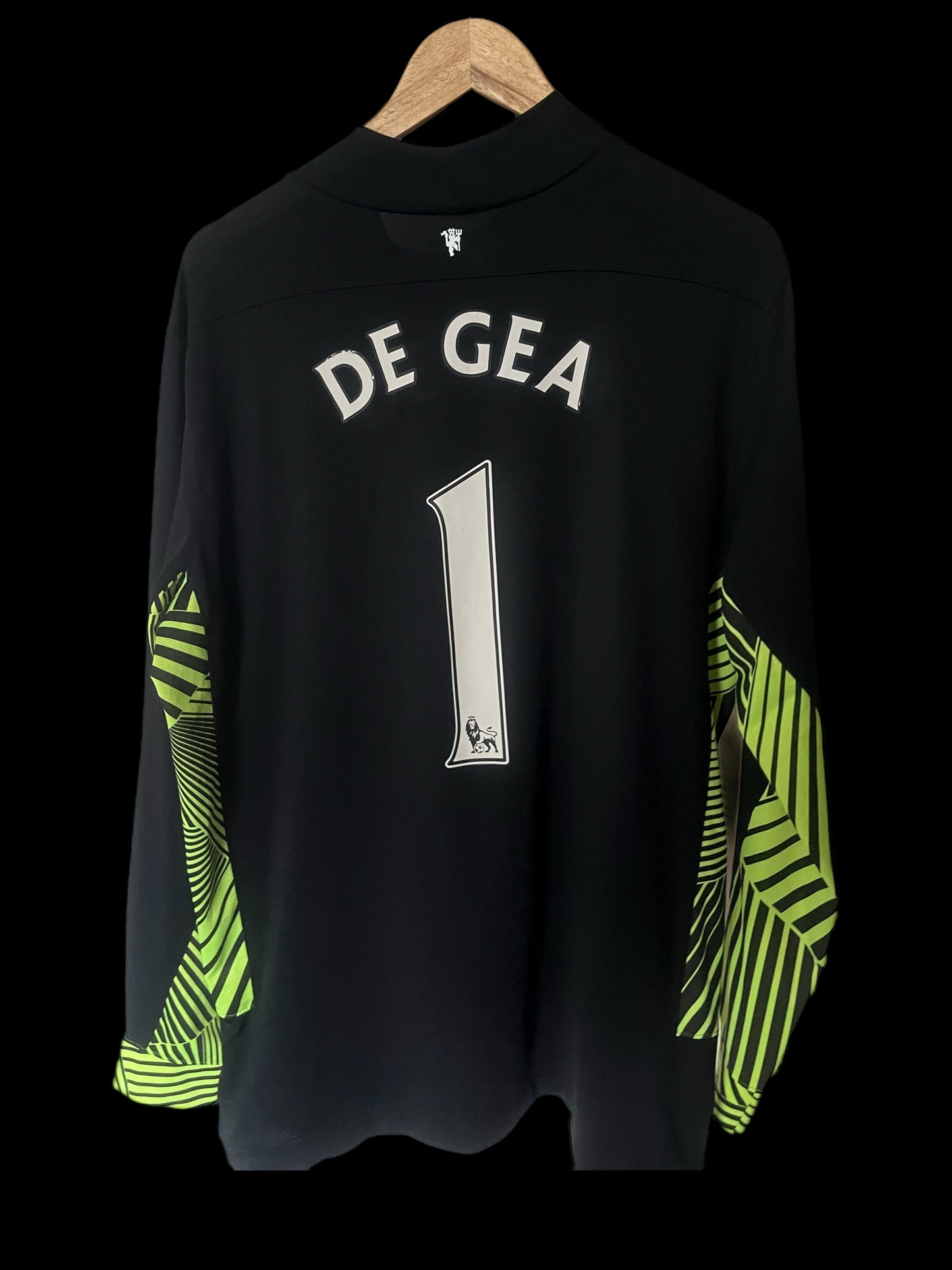 Manchester United 2011/2012 Goalkeeper Football Shirt Large - David De Gea