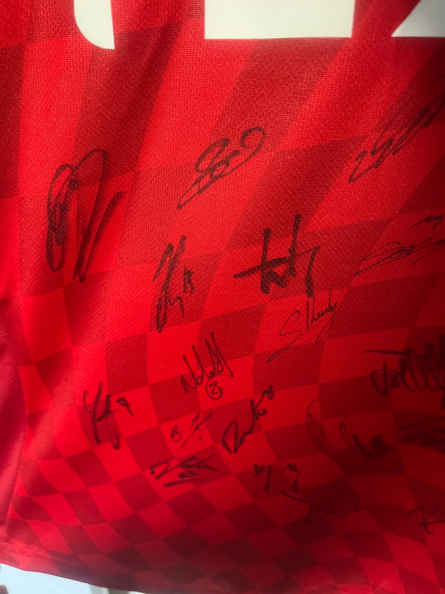 BNWT Aberdeen 2024/2025 Home Medium - Squad Signed