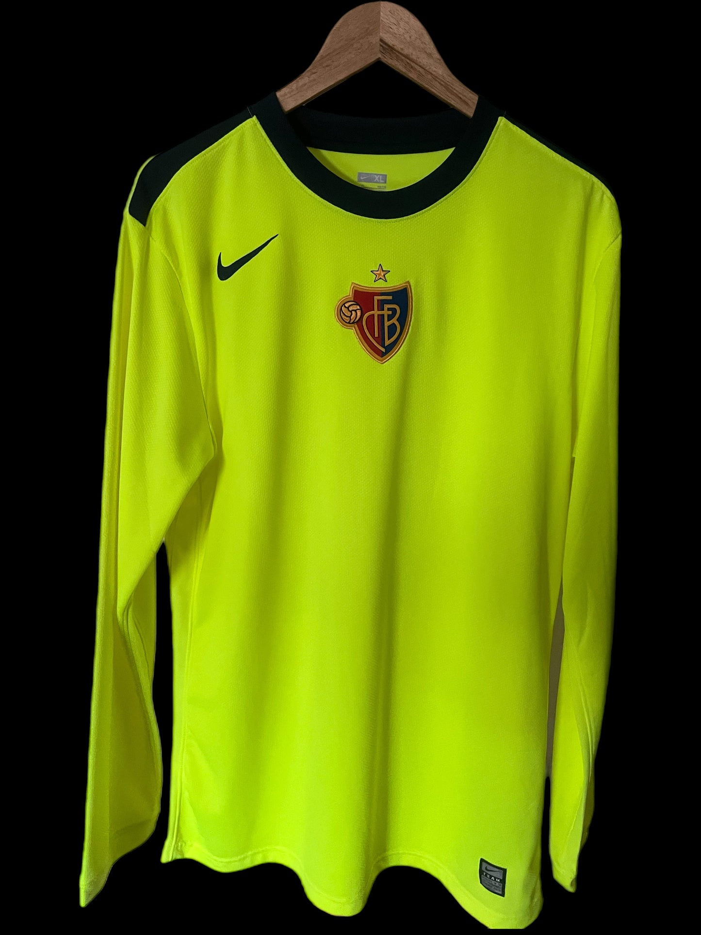 FC Basel 2009/2011 Away Football Shirt Extra Large - Fits Large - Xherdan Shaqiri - Long Sleeve