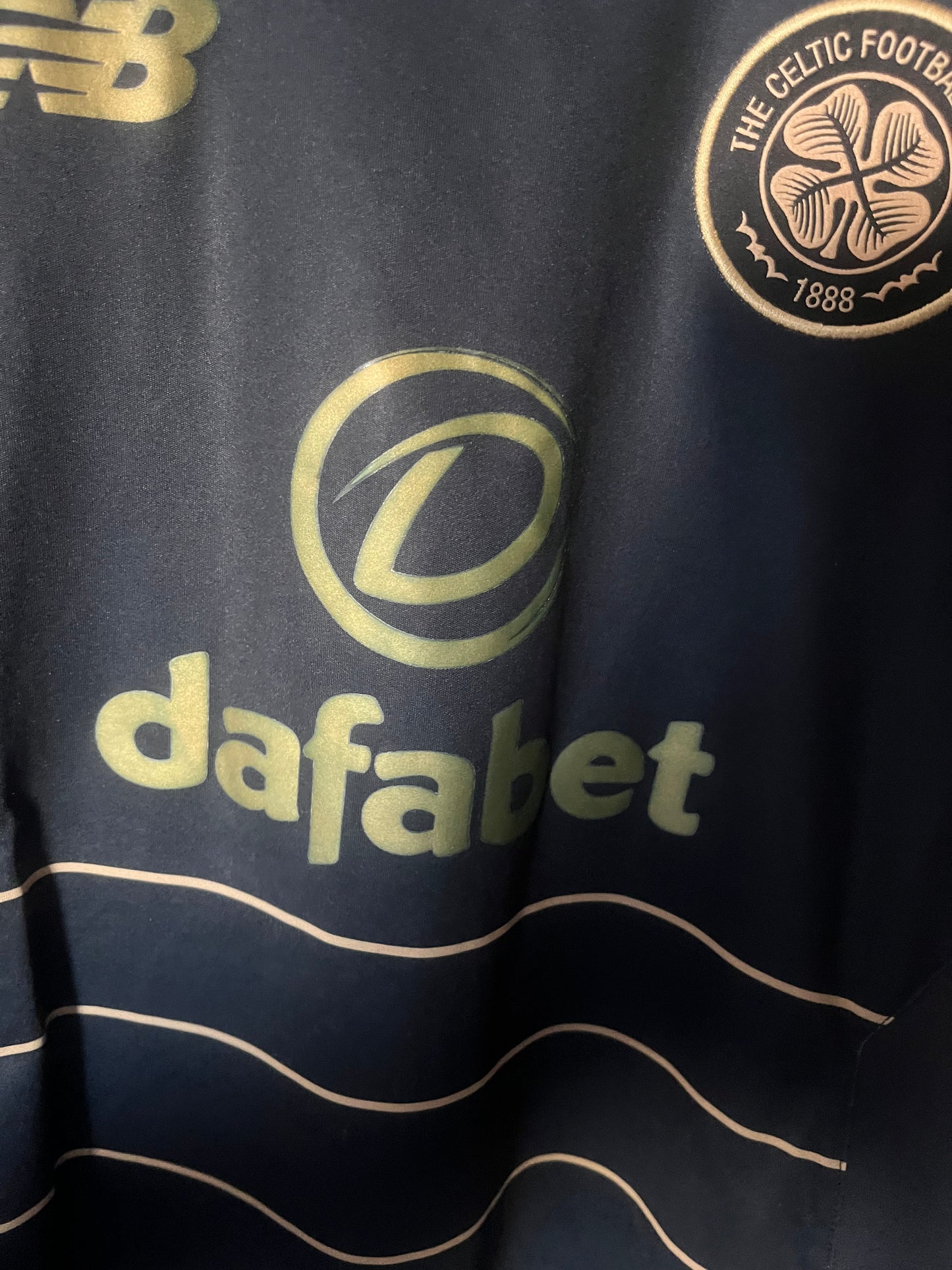 Celtic 2016/2017 Away Football Shirt Medium