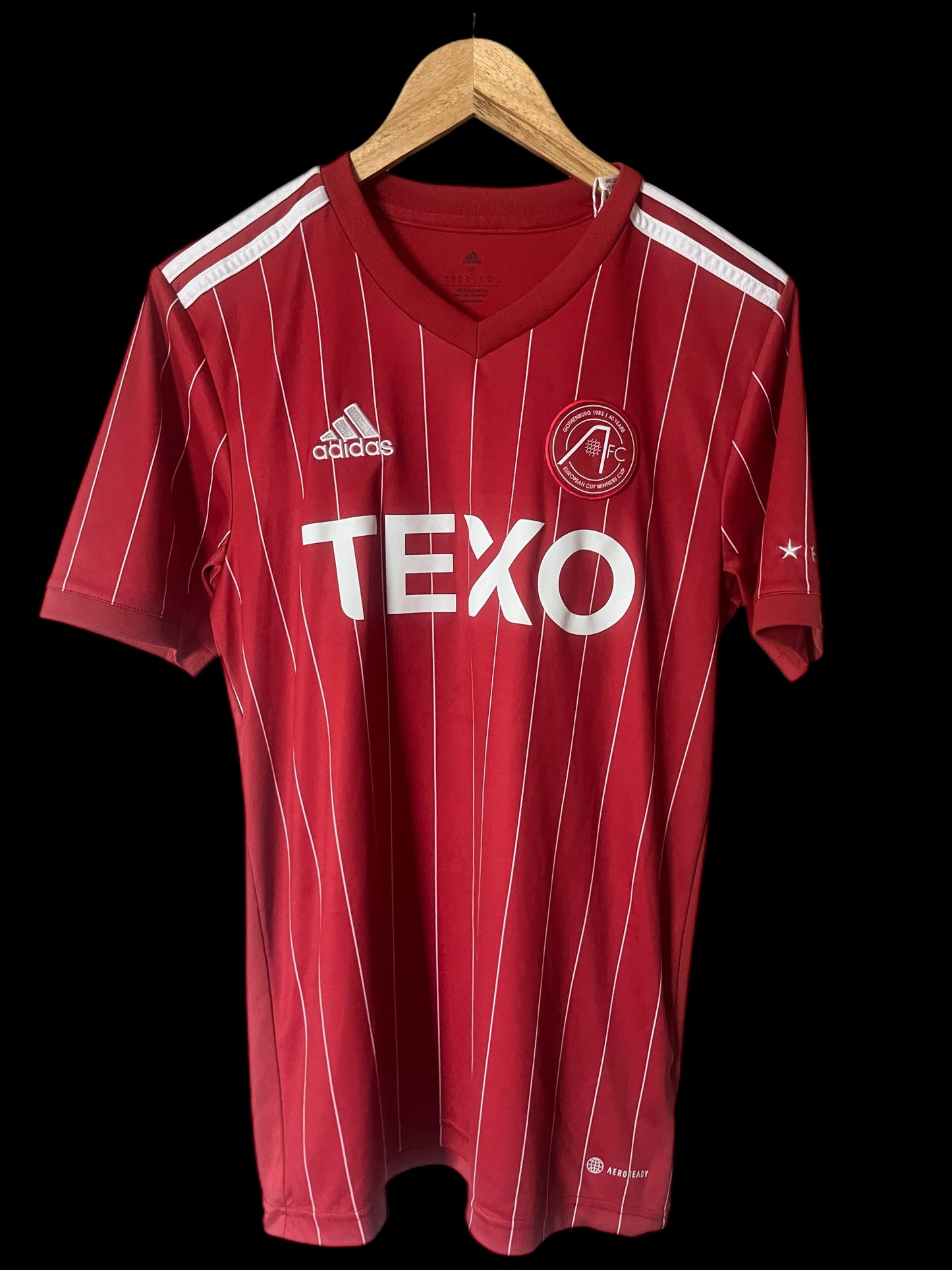 Aberdeen 2022/2023 Home Football Shirt Small - Vicente Besuijen