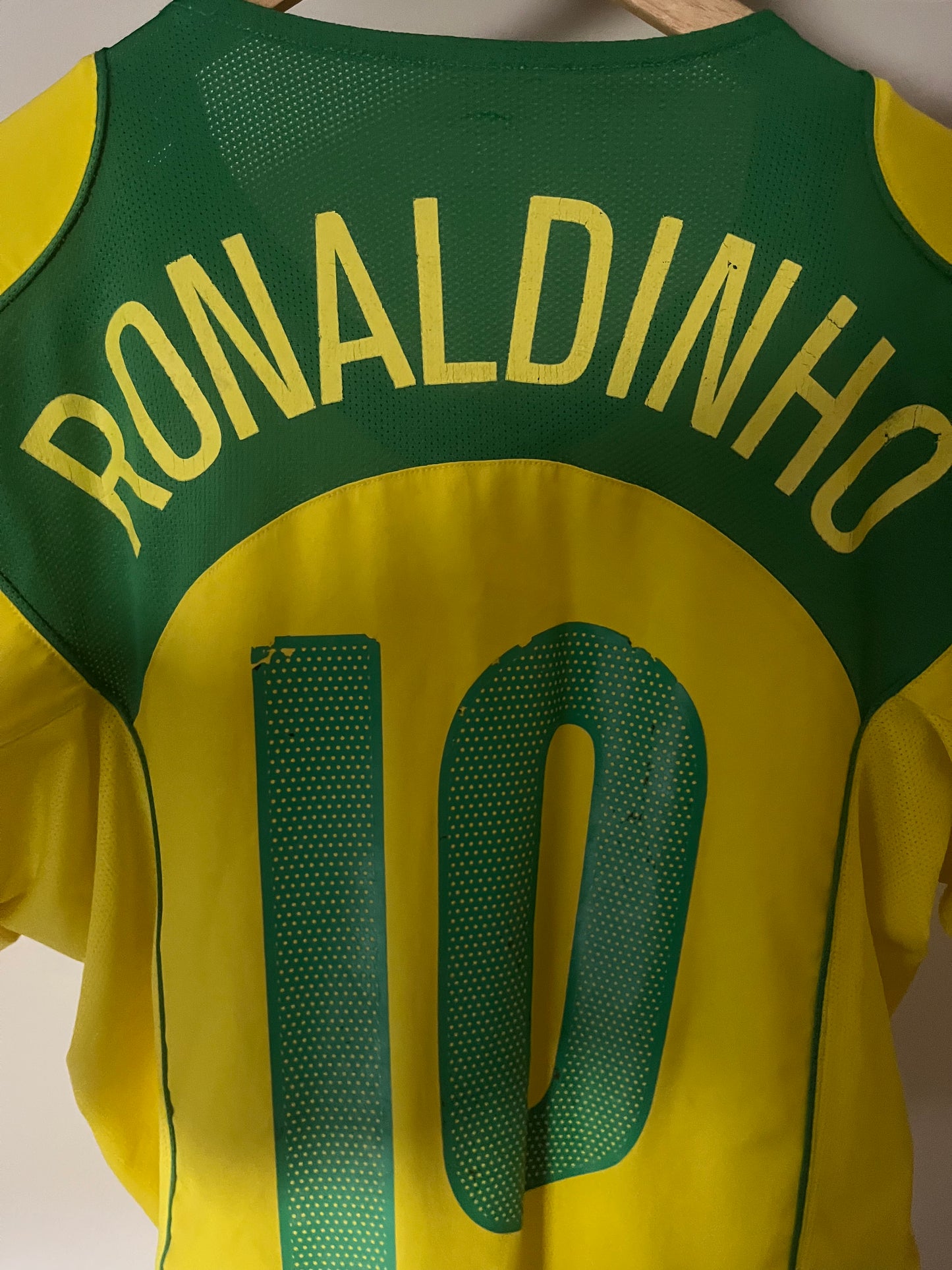 Brazil 2004 Home Football Shirt Large - Ronaldinho