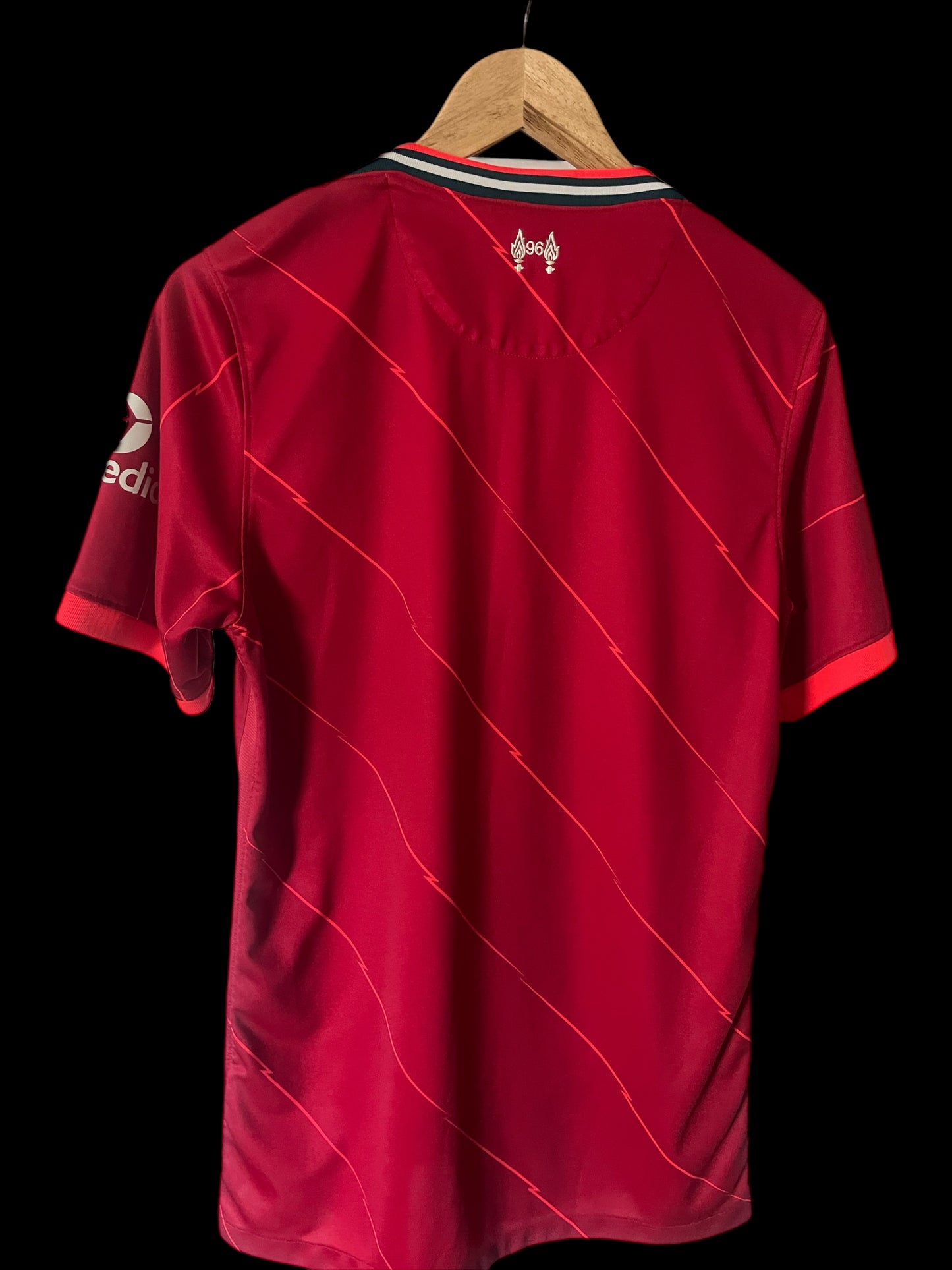 Liverpool 2021/2022 Home Football Shirt Medium