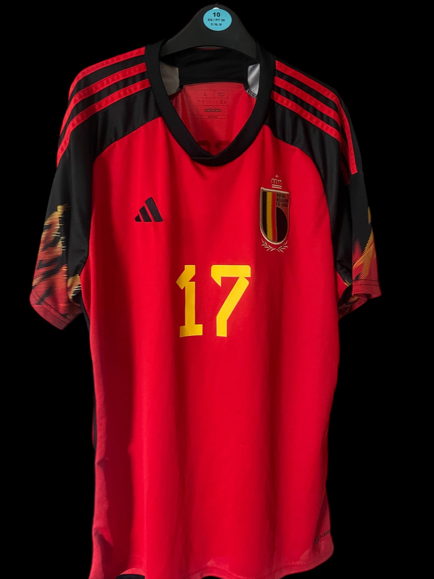 Belgium 2022 Home Football Shirt Large - Leandro Trossard