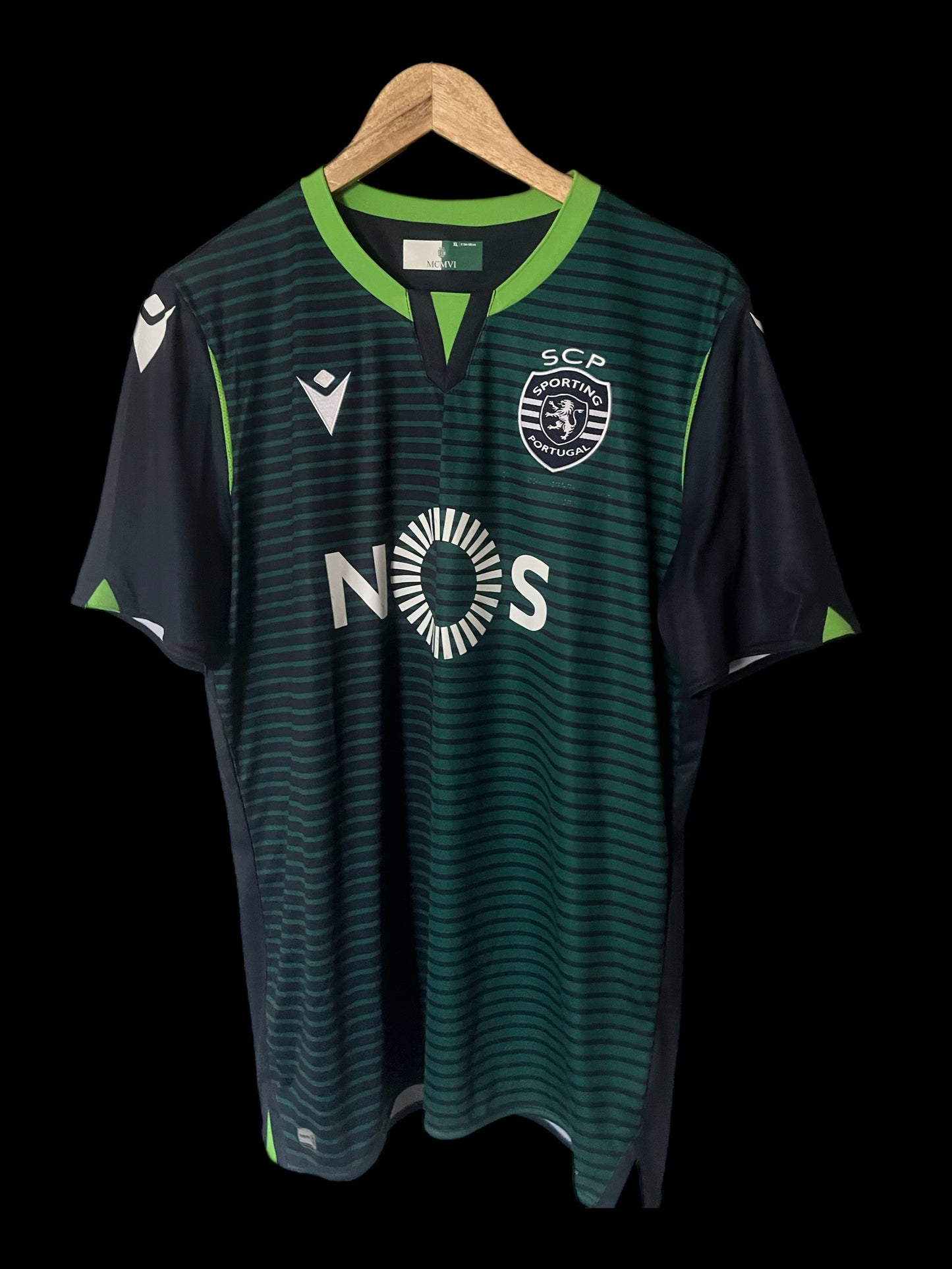 Sporting Clube de Portugal 2019/2020 Away Football Shirt Extra Large - Fits Large - Bruno Fernandes