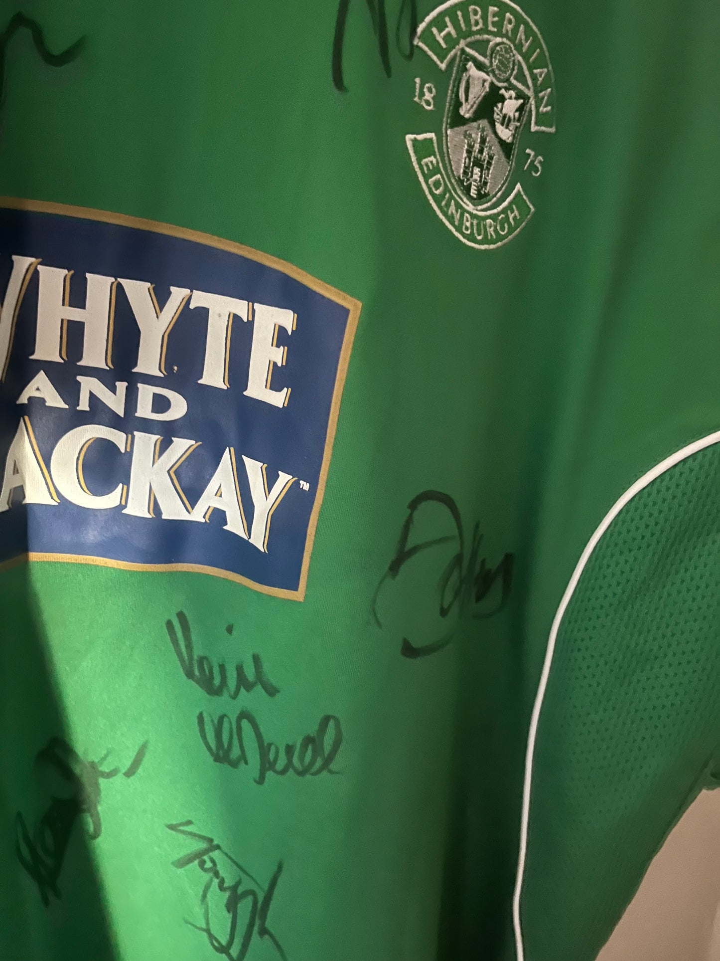 Hibernian Edinburgh (Hibs) 2005/2006 Home Football Shirt Extra Large - Squad Signed