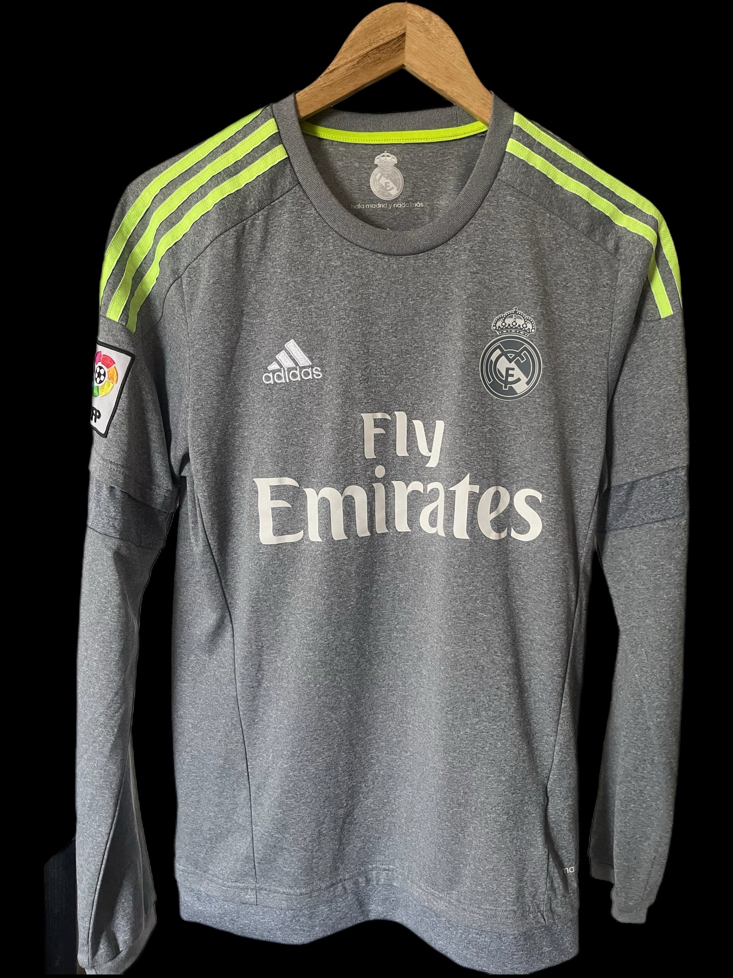 Real Madrid 2015/2016 Away Football Shirt Small - Long Sleeve