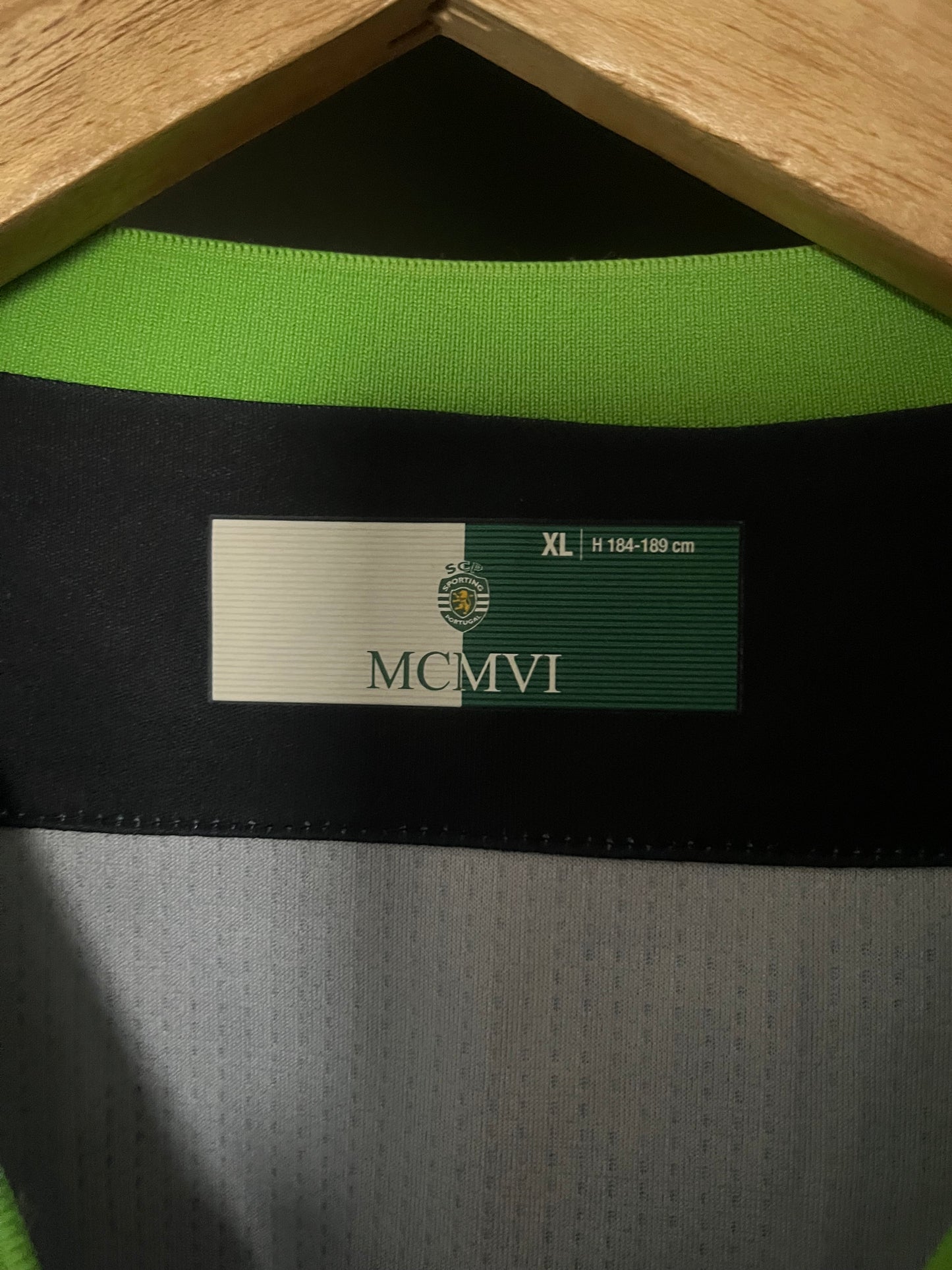 Sporting Clube de Portugal 2019/2020 Away Football Shirt Extra Large - Fits Large - Bruno Fernandes