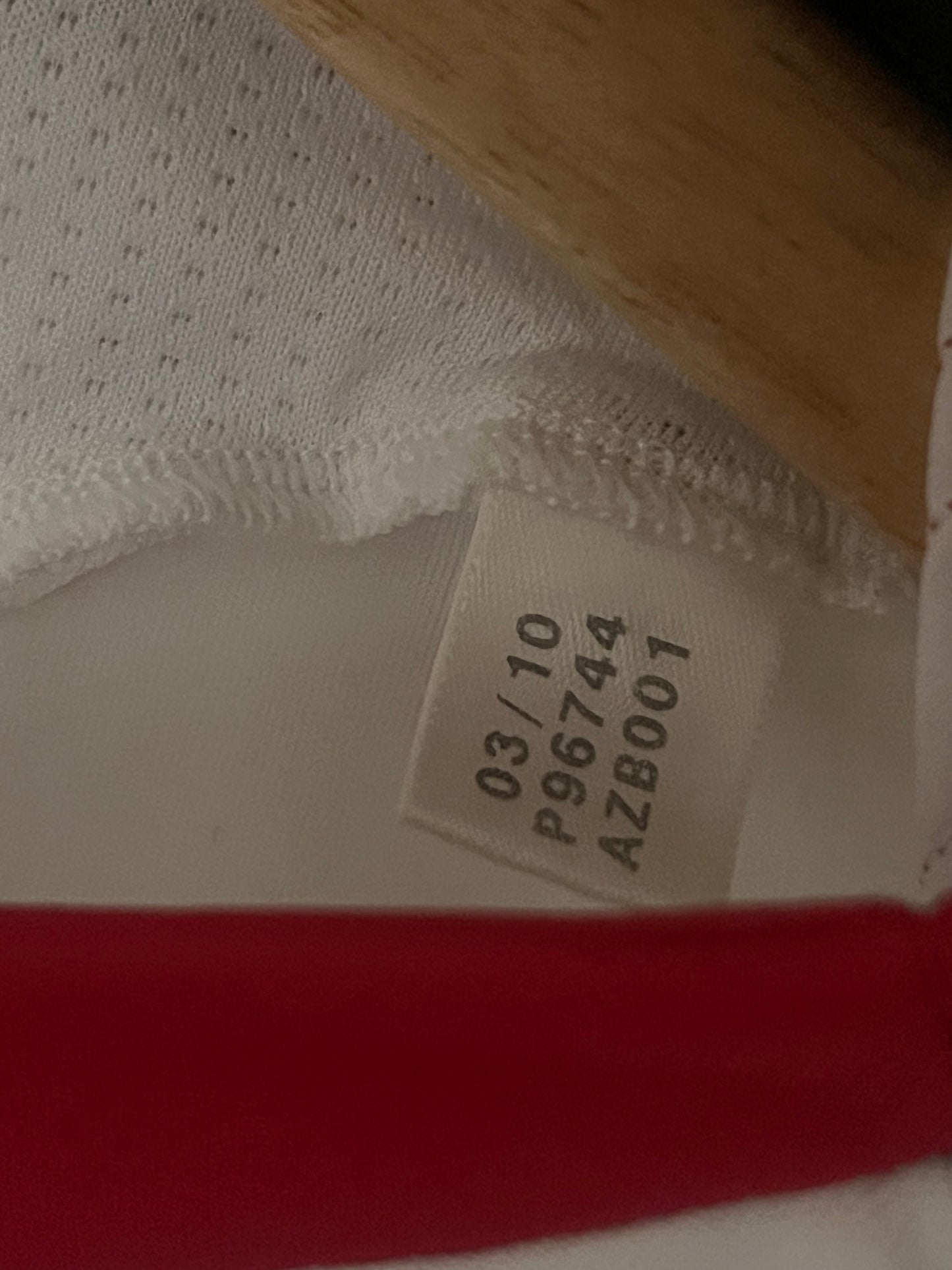 Liverpool 2010/2011 Away Football Shirt Small - Raul Meireles